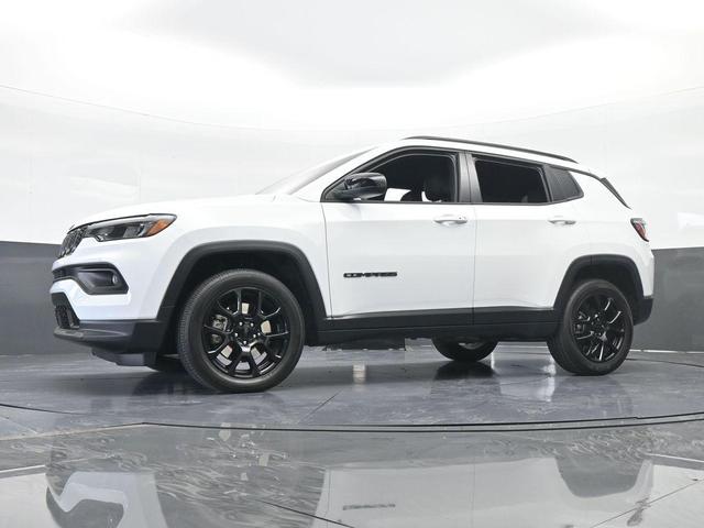 Photo of 2025 Bright White Clearcoat Jeep Compass