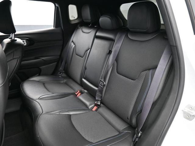 Photo of 2025 Bright White Clearcoat Jeep Compass