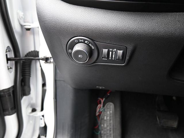 Photo of 2025 Bright White Clearcoat Jeep Compass