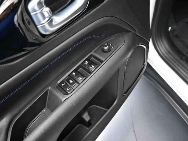 Photo of 2025 Bright White Clearcoat Jeep Compass