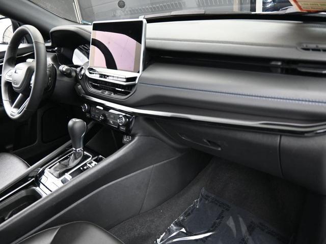 Photo of 2025 Bright White Clearcoat Jeep Compass