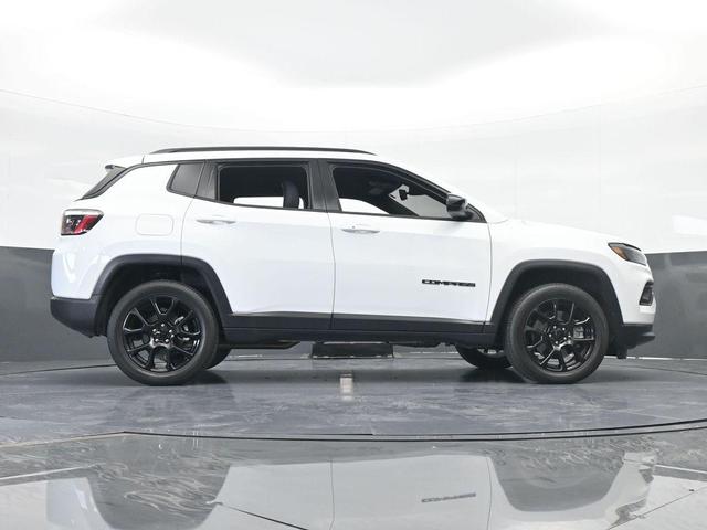 Photo of 2025 Bright White Clearcoat Jeep Compass