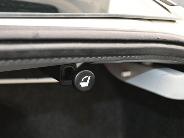 Photo of 2021 Glacier White Nissan Altima