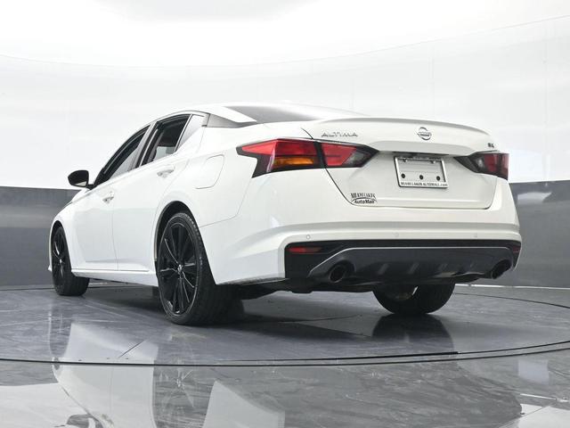 Photo of 2021 Glacier White Nissan Altima