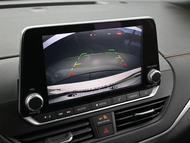 Photo of 2021 Glacier White Nissan Altima