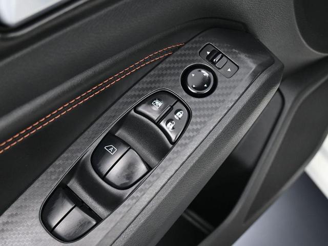 Photo of 2021 Glacier White Nissan Altima