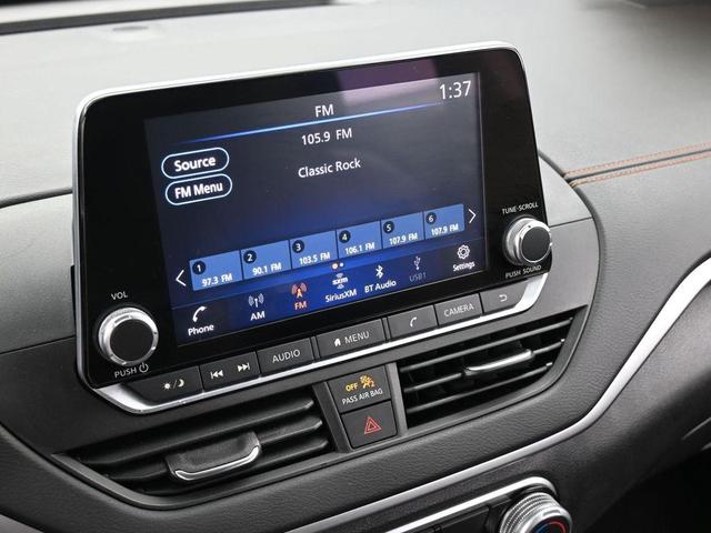 Photo of 2021 Glacier White Nissan Altima
