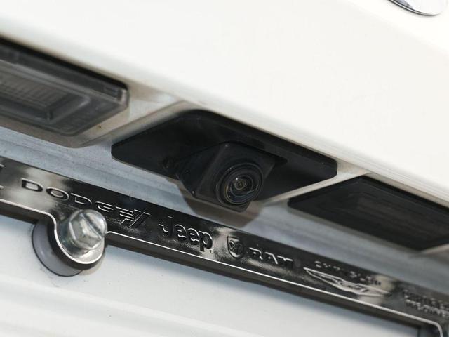 Photo of 2021 Glacier White Nissan Altima
