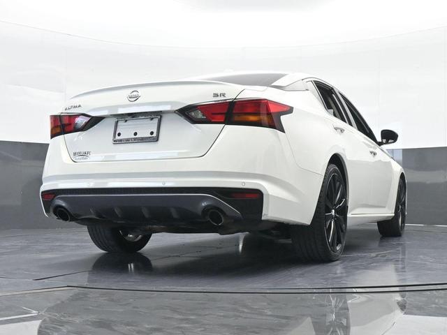 Photo of 2021 Glacier White Nissan Altima