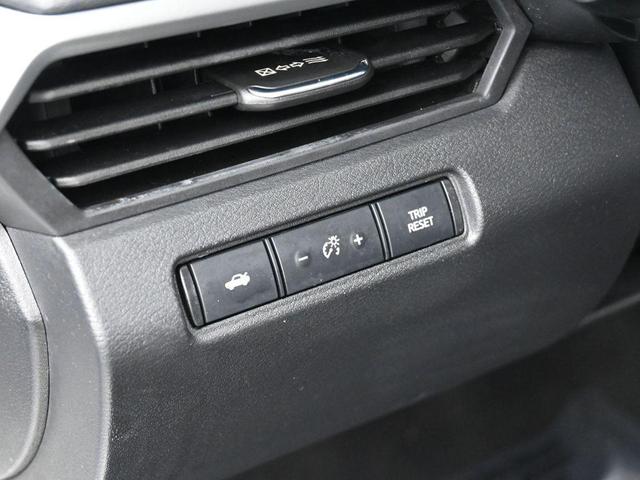 Photo of 2021 Glacier White Nissan Altima