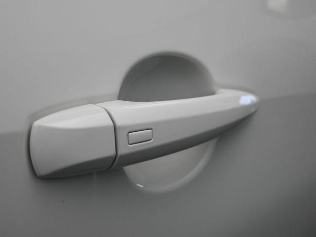 Photo of 2021 Glacier White Nissan Altima