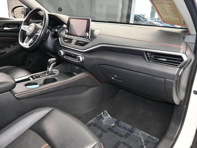 Photo of 2021 Glacier White Nissan Altima