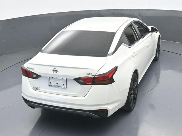 Photo of 2021 Glacier White Nissan Altima