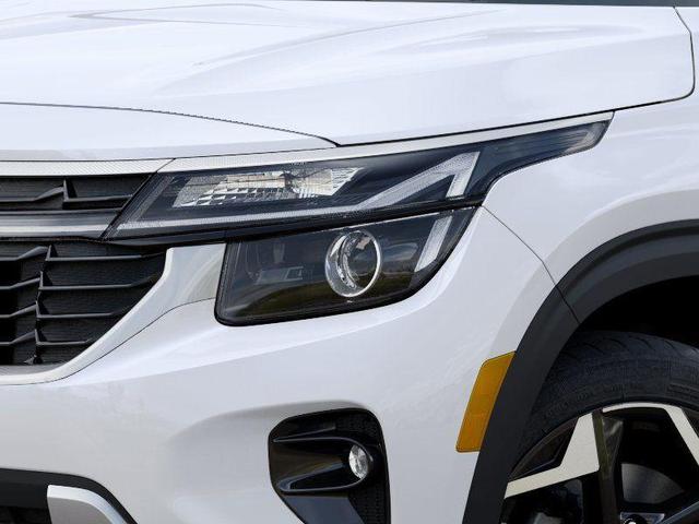 Photo of 2025 Clear White / Black Roof Kia Seltos