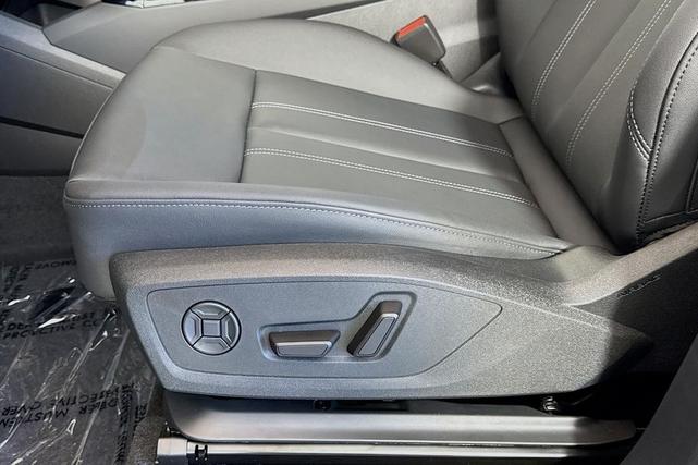 Photo of 2025 Mythos Black Metallic Audi Q6 e-tron