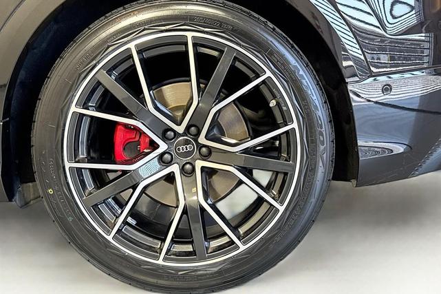 Photo of 2022 Mythos Black Metallic Audi Q8