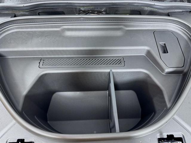 Photo of 2025 Glacier White Metallic Audi Q6 e-tron