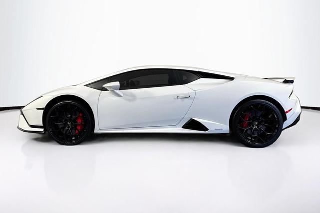 Photo of 2023 Bianco Monocerus Metallic Lamborghini Huracan Tecnica
