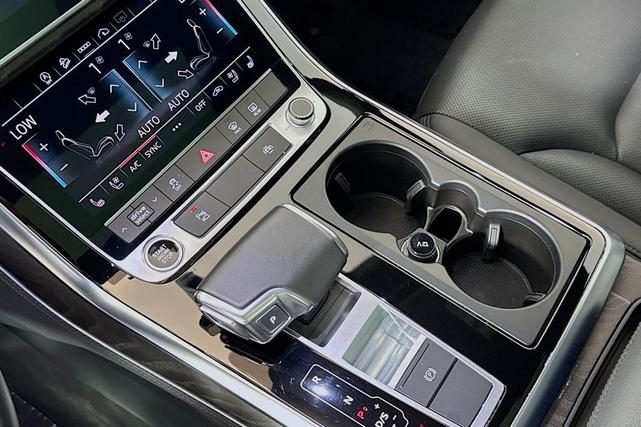 Photo of 2023 Navarra Blue Metallic Audi Q7