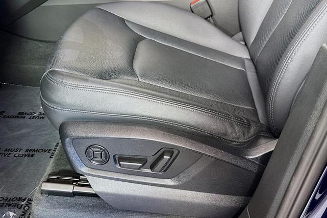 Photo of 2023 Navarra Blue Metallic Audi Q7