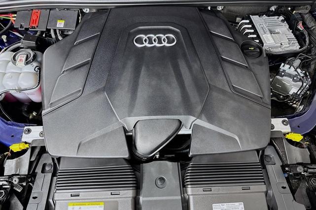 Photo of 2023 Navarra Blue Metallic Audi Q7