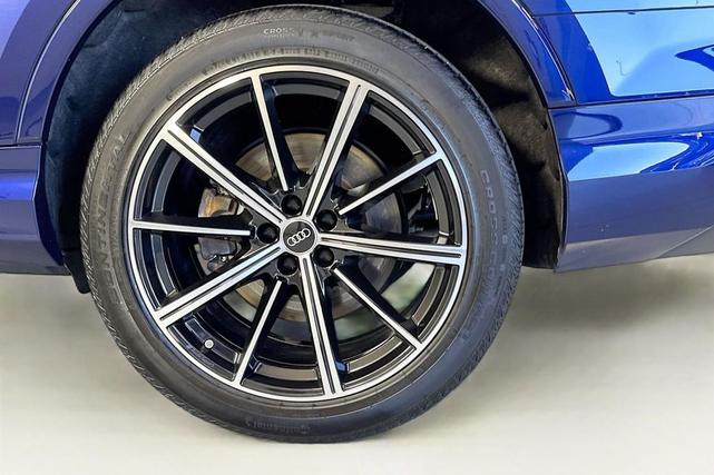 Photo of 2023 Navarra Blue Metallic Audi Q7