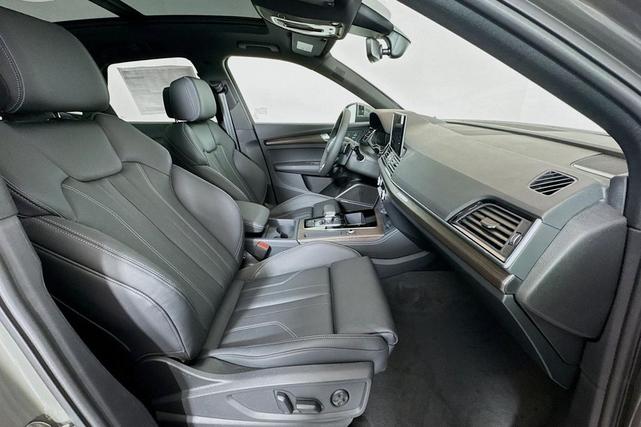Photo of 2025 Chronos Gray Metallic Audi Q5