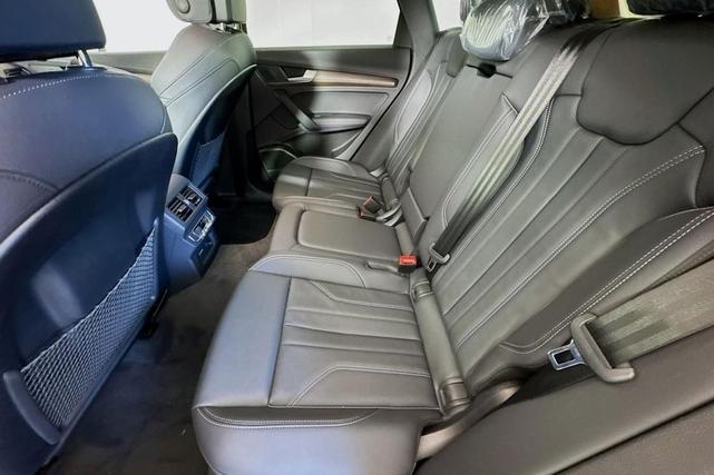 Photo of 2025 Chronos Gray Metallic Audi Q5