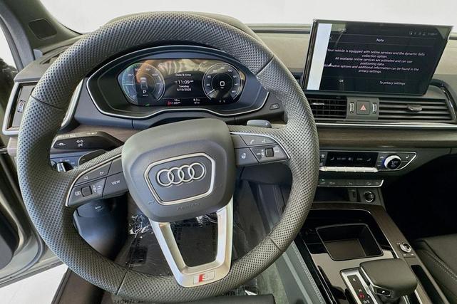 Photo of 2025 Chronos Gray Metallic Audi Q5
