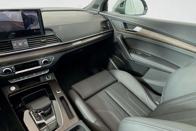 Photo of 2025 Chronos Gray Metallic Audi Q5