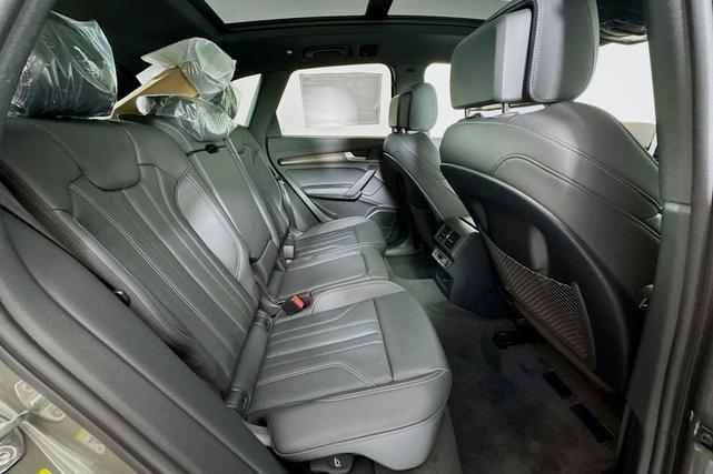Photo of 2025 Chronos Gray Metallic Audi Q5