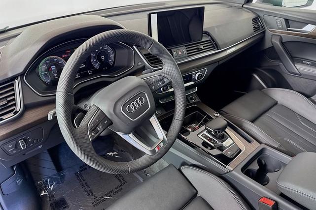 Photo of 2025 Chronos Gray Metallic Audi Q5