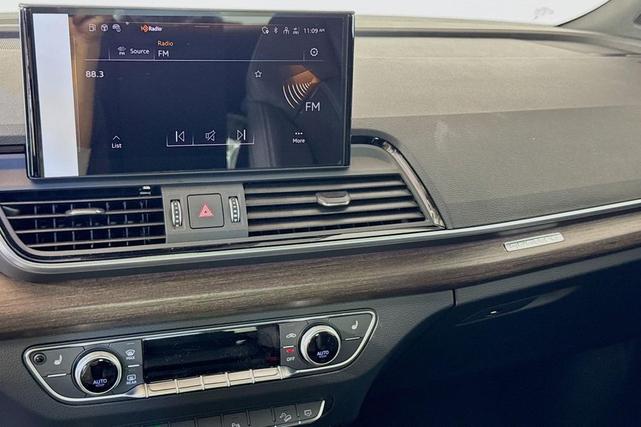 Photo of 2025 Chronos Gray Metallic Audi Q5