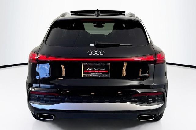 Photo of 2025 Mythos Black Metallic Audi Q5