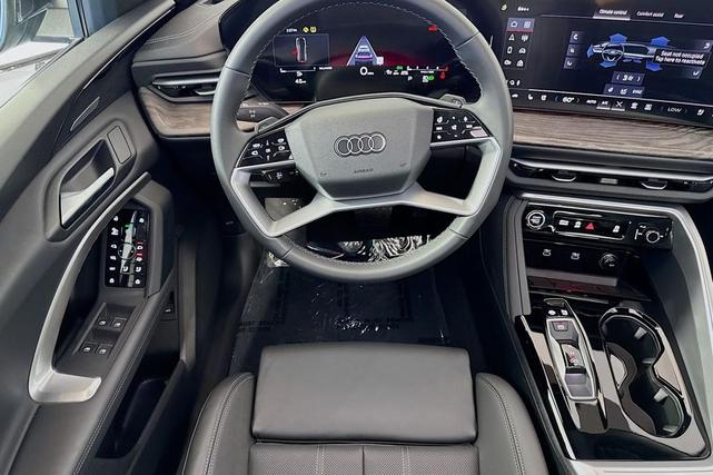 Photo of 2025 Mythos Black Metallic Audi Q5