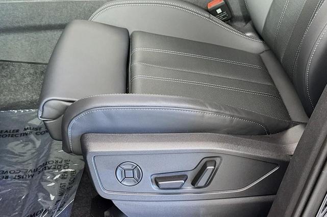 Photo of 2025 Mythos Black Metallic Audi Q5