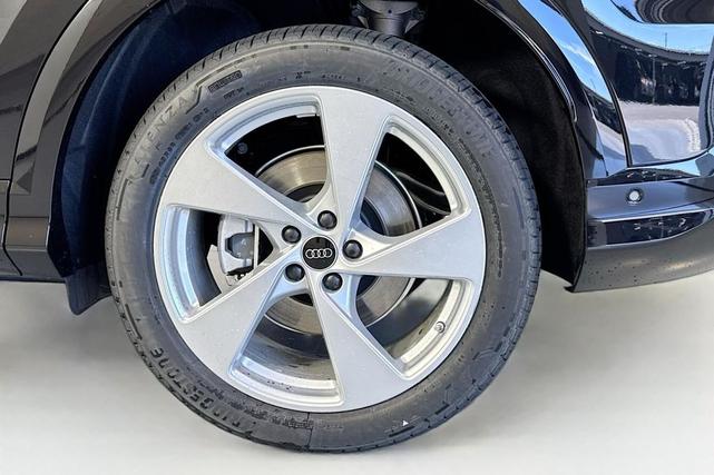 Photo of 2025 Mythos Black Metallic Audi Q5