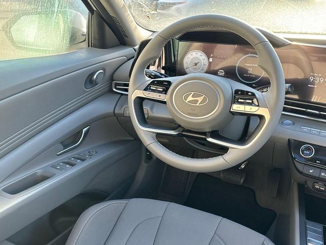 Photo of 2025 Serenity White Hyundai ELANTRA