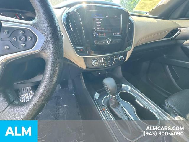 Photo of 2022 Northsky Blue Metallic Chevrolet Traverse
