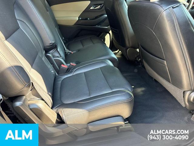 Photo of 2022 Northsky Blue Metallic Chevrolet Traverse
