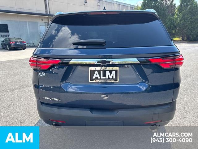 Photo of 2022 Northsky Blue Metallic Chevrolet Traverse