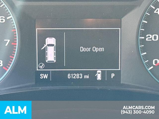 Photo of 2022 Northsky Blue Metallic Chevrolet Traverse