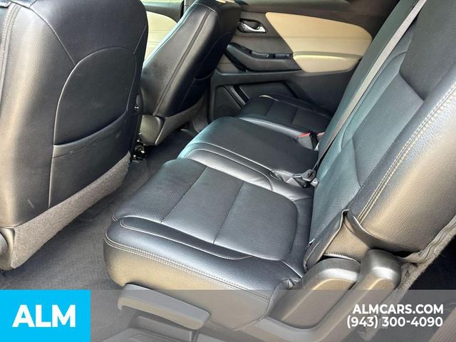 Photo of 2022 Northsky Blue Metallic Chevrolet Traverse