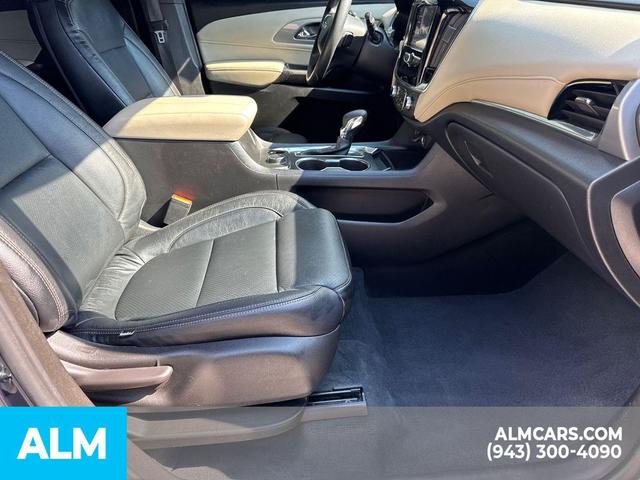 Photo of 2022 Northsky Blue Metallic Chevrolet Traverse