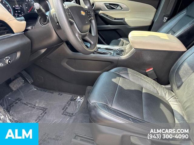 Photo of 2022 Northsky Blue Metallic Chevrolet Traverse