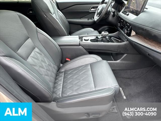 Photo of 2024 Champagne Silver Metallic Nissan Rogue