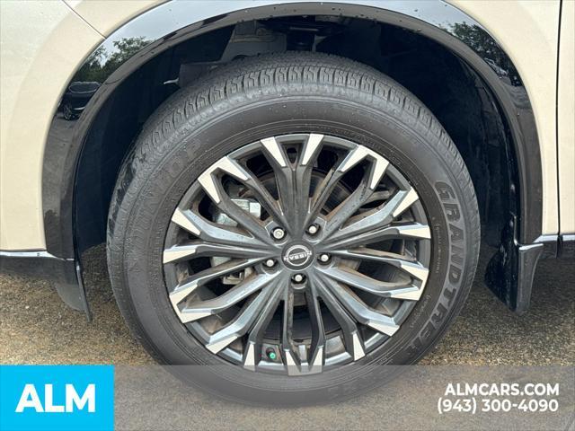 Photo of 2024 Champagne Silver Metallic Nissan Rogue