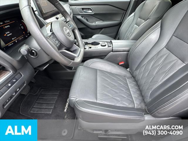 Photo of 2024 Champagne Silver Metallic Nissan Rogue