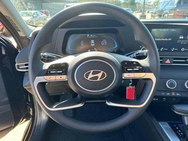 Photo of 2025 Abyss Black Hyundai ELANTRA