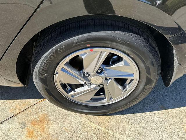 Photo of 2025 Abyss Black Hyundai ELANTRA